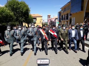 Primero fue la ceremonia de ofrenda a la Pachamama, después el te deum