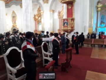 Primero fue la ceremonia de ofrenda a la Pachamama, después el te deum