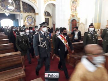 Primero fue la ceremonia de ofrenda a la Pachamama, después el te deum