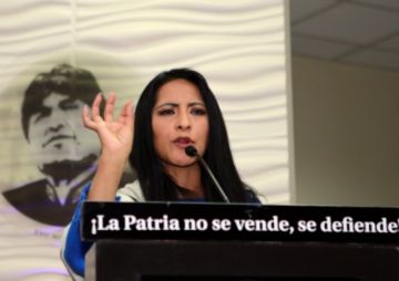 Exministra Alanoca anuncia que procesará a quienes la acusaron
