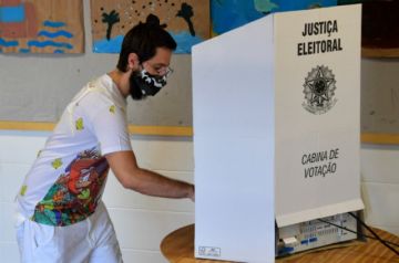 Sao Paulo y Rio eligen alcaldes en un Brasil agobiado por la pandemia