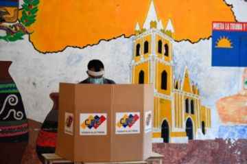 Maduro busca el control del Parlamento de Venezuela en elecciones con baja participación