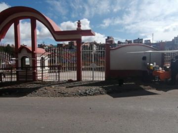 La población espera en el Parque Recreacional Potosí