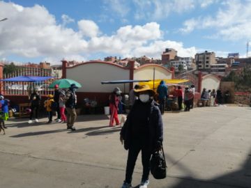 La población espera en el Parque Recreacional Potosí
