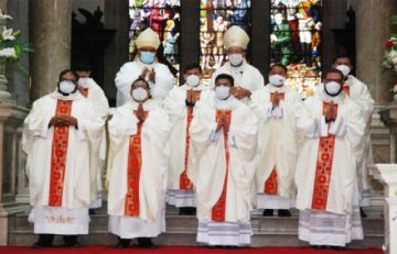 Arquidiócesis de La Paz celebra ordenación de 8 nuevos sacerdotes