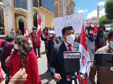 Richard Alejo postula por el Jatun Aylu Parantaca