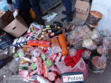 La carne de pollo y res era vendida en centros de abasto.