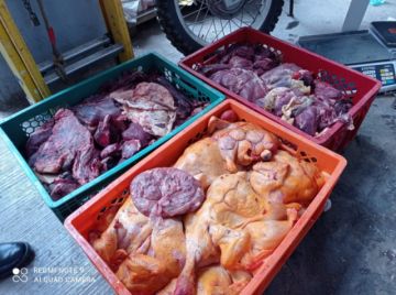 La carne de pollo y res era vendida en centros de abasto.