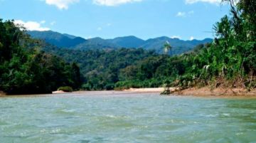 Reportan que un soldado del Ejército fue arrastrado por un río en el norte paceño