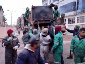 Así recibieron el año los trabajadores de la empresa de ase. FOTO EMAP