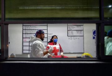 Como una lotería, paramédicos mexicanos batallan para hallar cama a enfermos de covid-19