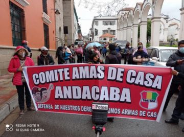 Los trabajadores marcharon hasta la plaza principal.