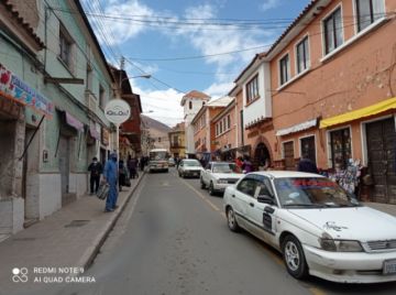 Las calles de la ciudad cerca de las 10:00
