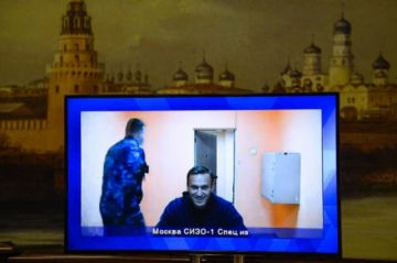 La justicia rusa decide mantener detenido a opositor Navalni