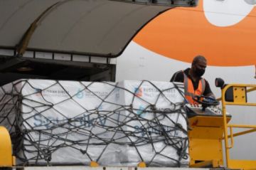 Llega a Venezuela primer lote de 100.000 vacunas rusas contra el covid-19