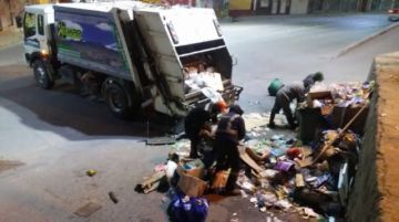 El personal de emergencia trabajó desde la madrugada.