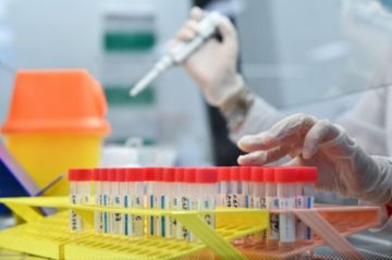 Más contagiosas, más resistentes, más temibles : las variantes del coronavirus, a examen