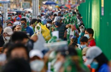 El oxígeno medicinal escasea en Perú desde hace un mes
