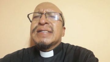 El padre Miguel Albino reflexiona sobre la pobreza y la opulencia