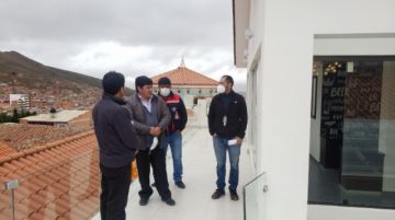 Cejas en el edificio que fue restaurado gracias a sus gestiones.
