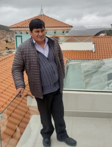Cejas en el edificio que fue restaurado gracias a sus gestiones.