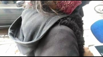 Niña llora porque le robaron su celular cuando vendía duraznos