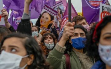 Turquía se retira de un tratado que protege a las mujeres y provoca cólera y desolación