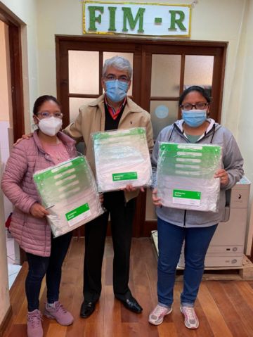 Las entregas se efectuaron a los representantes de las instituciones.