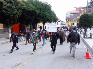 Los pobladores llegaron hasta la plaza 10 de Noviembre.