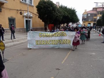 Los pobladores llegaron hasta la plaza 10 de Noviembre.