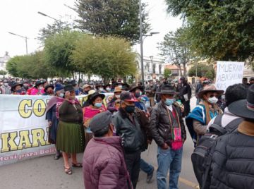 Los pobladores llegaron hasta la plaza 10 de Noviembre.