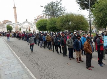 Los pobladores llegaron hasta la plaza 10 de Noviembre.