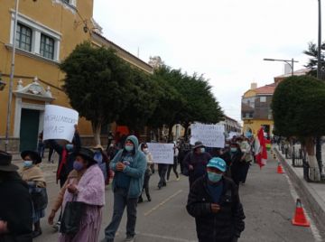 Los pobladores llegaron hasta la plaza 10 de Noviembre.