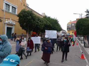 Los pobladores llegaron hasta la plaza 10 de Noviembre.