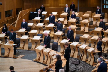 Príncipes Enrique y Guillermo rinden homenaje a su abuelo, el difunto duque de Edimburgo