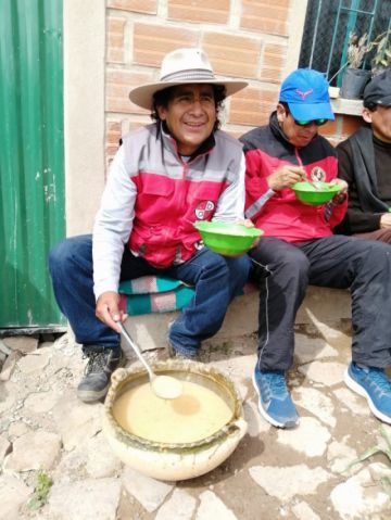 Participaron cerca de 60 personas entre artistas y alfareros. 