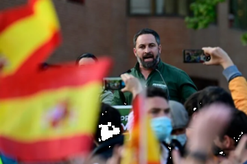 Surge escándalo en España por cartel de la extrema derecha sobre menores migrantes