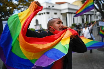 “Casarme es mi derecho” : población LGBTI quiere dejar de ser “invisible” en Venezuela