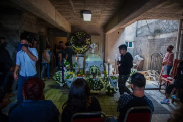 “No te vayas, hijo”, el último adiós a víctimas de accidente de metro en México