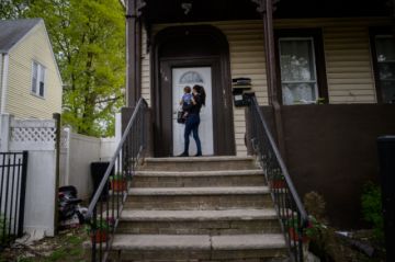 Un mes después de su llegada a EEUU, inmigrantes se topan con una dura realidad