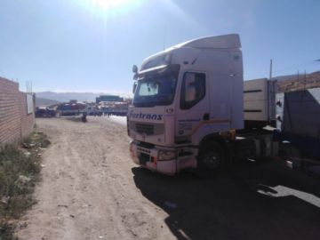 El transporte pesado bloquea las garitas de acceso a la ciudad.