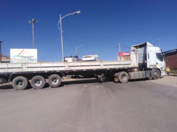 El transporte pesado bloquea las garitas de acceso a la ciudad.