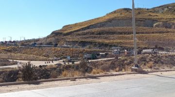 El transporte pesado bloquea las garitas de acceso a la ciudad.