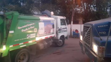 Esta mañana, con la vía expedita hacia el relleno sanitario, los camiones pudieron retomar su trabajo. FOTO EMAP