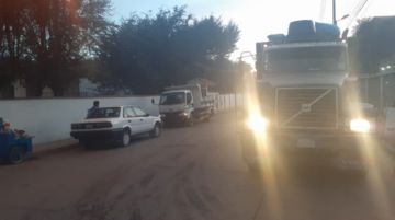 Esta mañana, con la vía expedita hacia el relleno sanitario, los camiones pudieron retomar su trabajo. FOTO EMAP