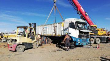 Al menos 40 vehículos incautados por la Aduana fueron destruidos en El Alto