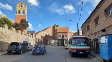 Esta casa tapa la visión del Cerro en la calle Hernández.