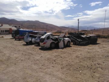Aduana destruye vehículos incautados que no reúnen condiciones