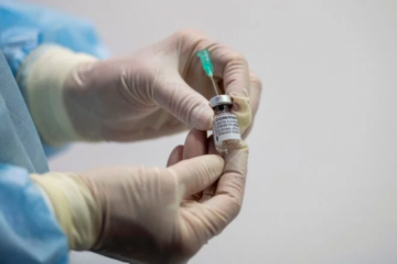 Vacuna de Pfizer sirve para variante india pero es “ligeramente” menos eficaz, dice estudio