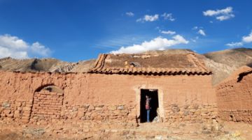 Para el periodo colonial, el detalle más importante es la existencia de los restos de un acueducto industrial del siglo XVI